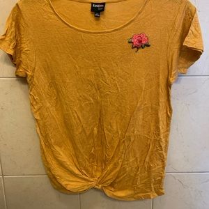 Yellow knitted shirt w rose